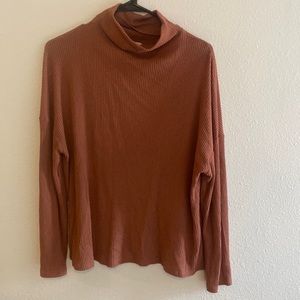Turtle neck drop shoulder long sleeves